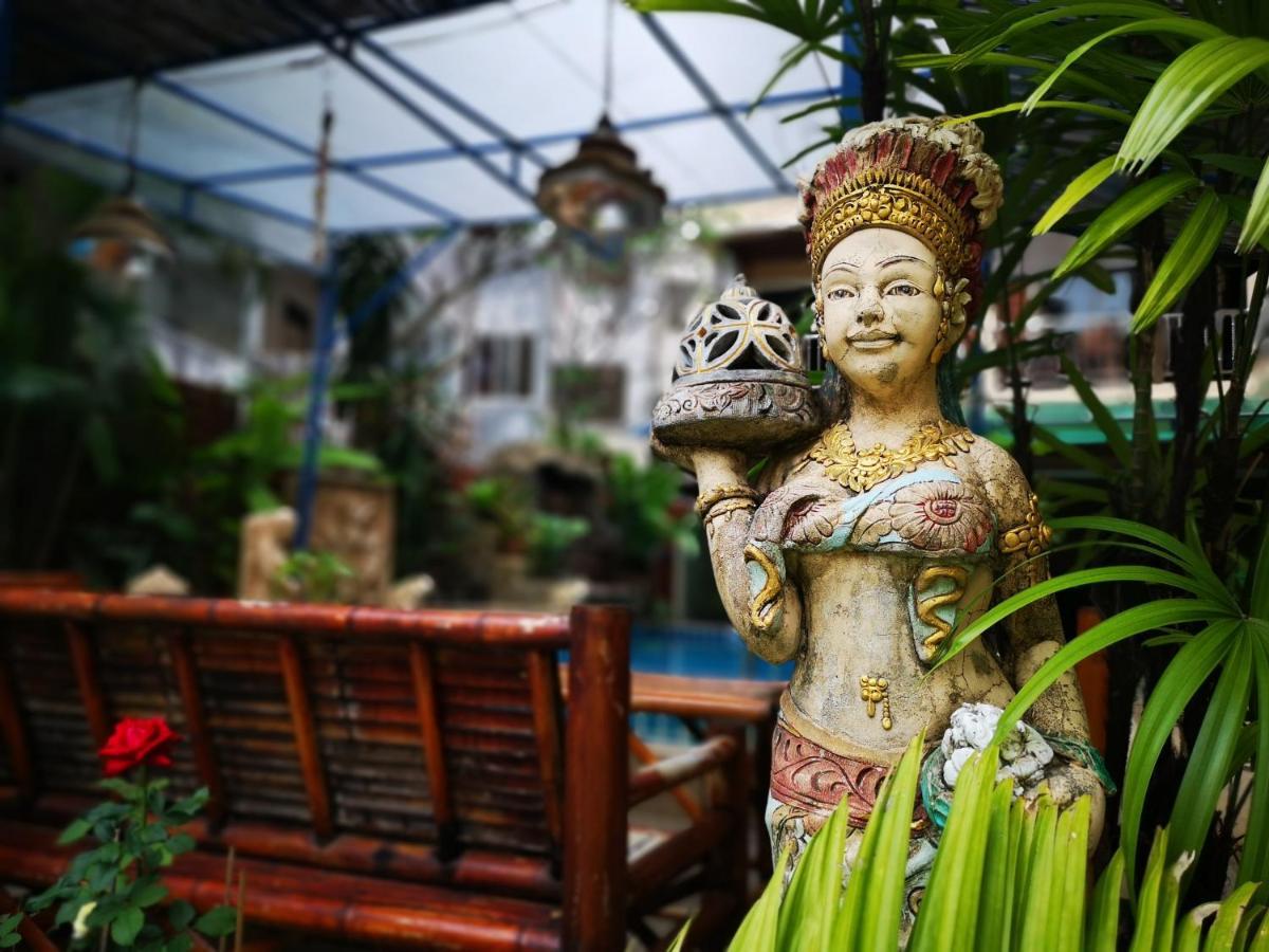 Seven Seas Hotel Patong Buitenkant foto