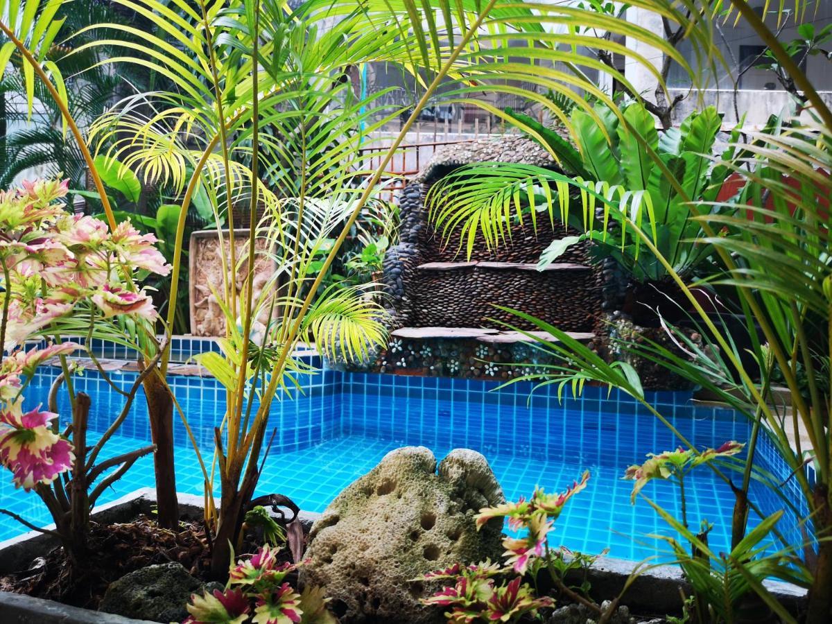 Seven Seas Hotel Patong Buitenkant foto