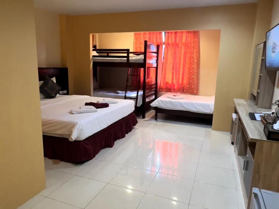 Seven Seas Hotel Patong Buitenkant foto