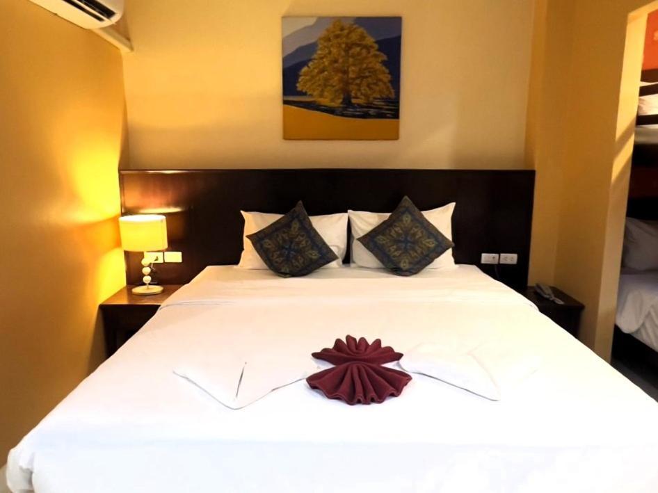 Seven Seas Hotel Patong Buitenkant foto