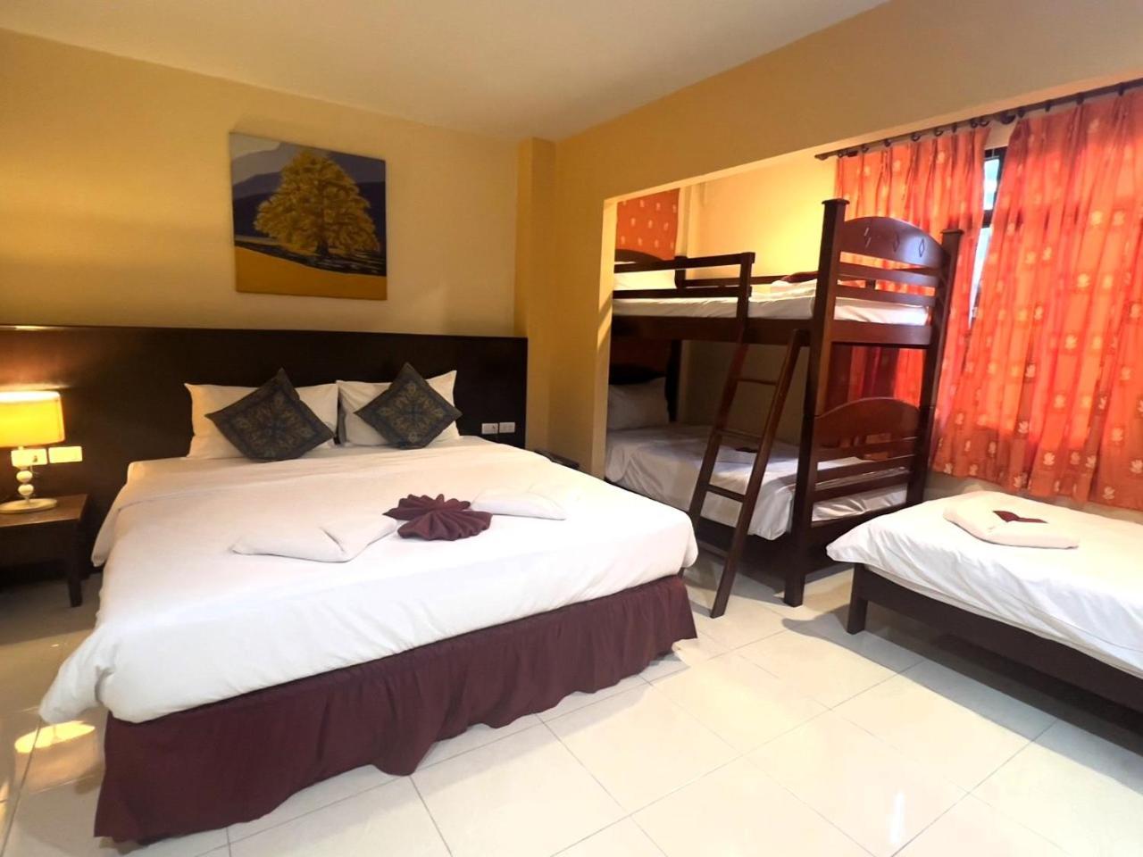 Seven Seas Hotel Patong Buitenkant foto