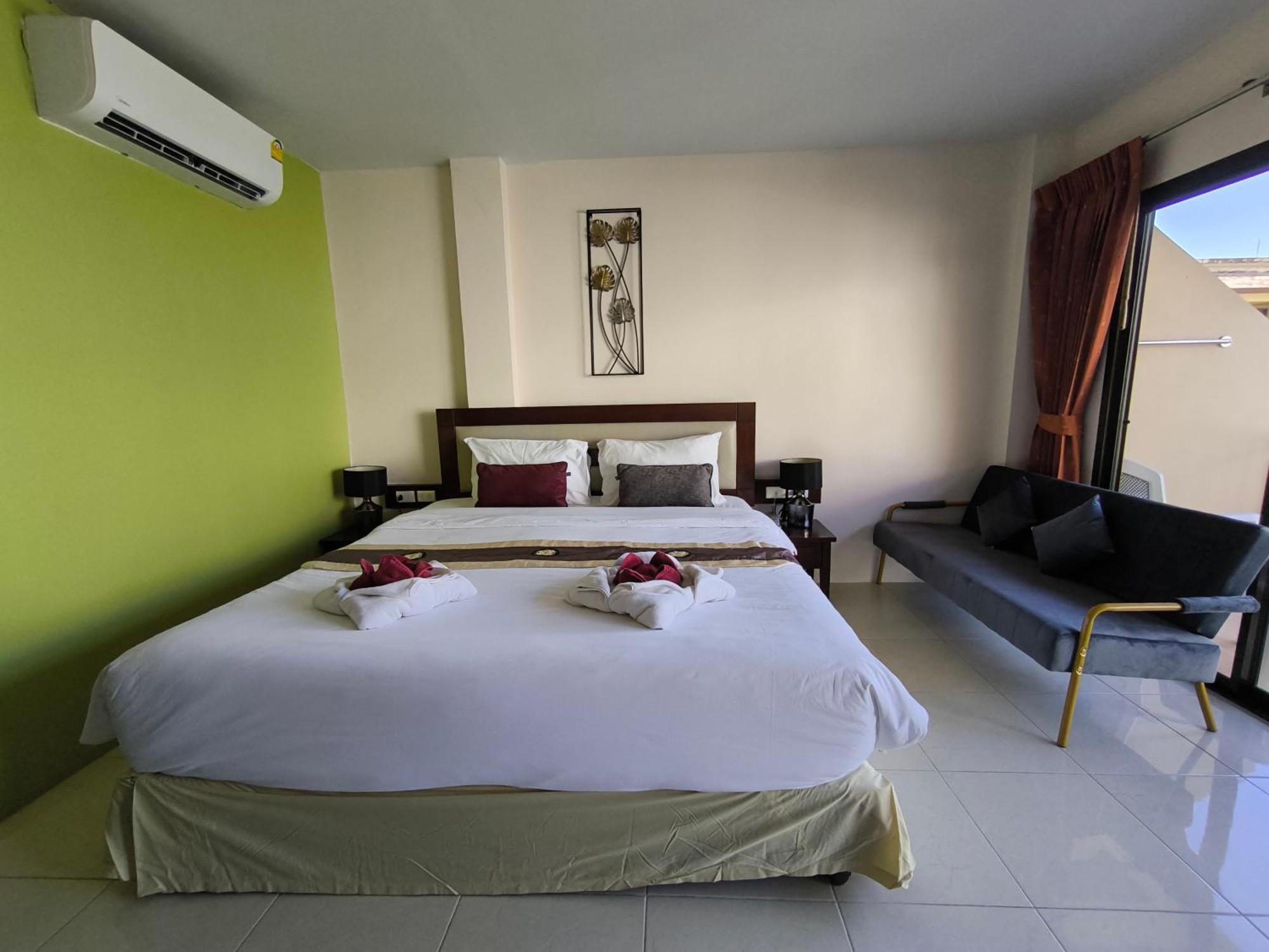 Seven Seas Hotel Patong Buitenkant foto
