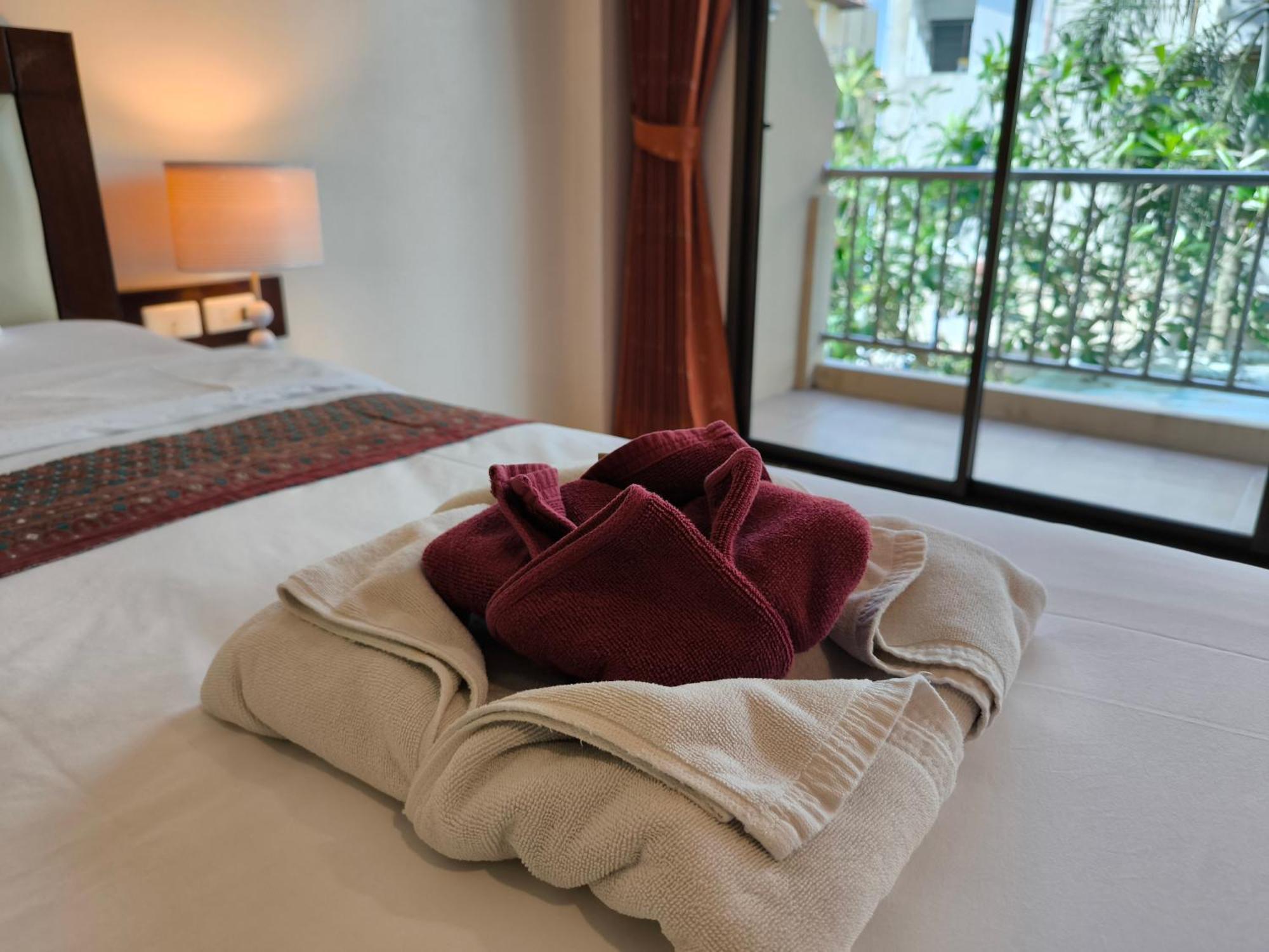 Seven Seas Hotel Patong Buitenkant foto