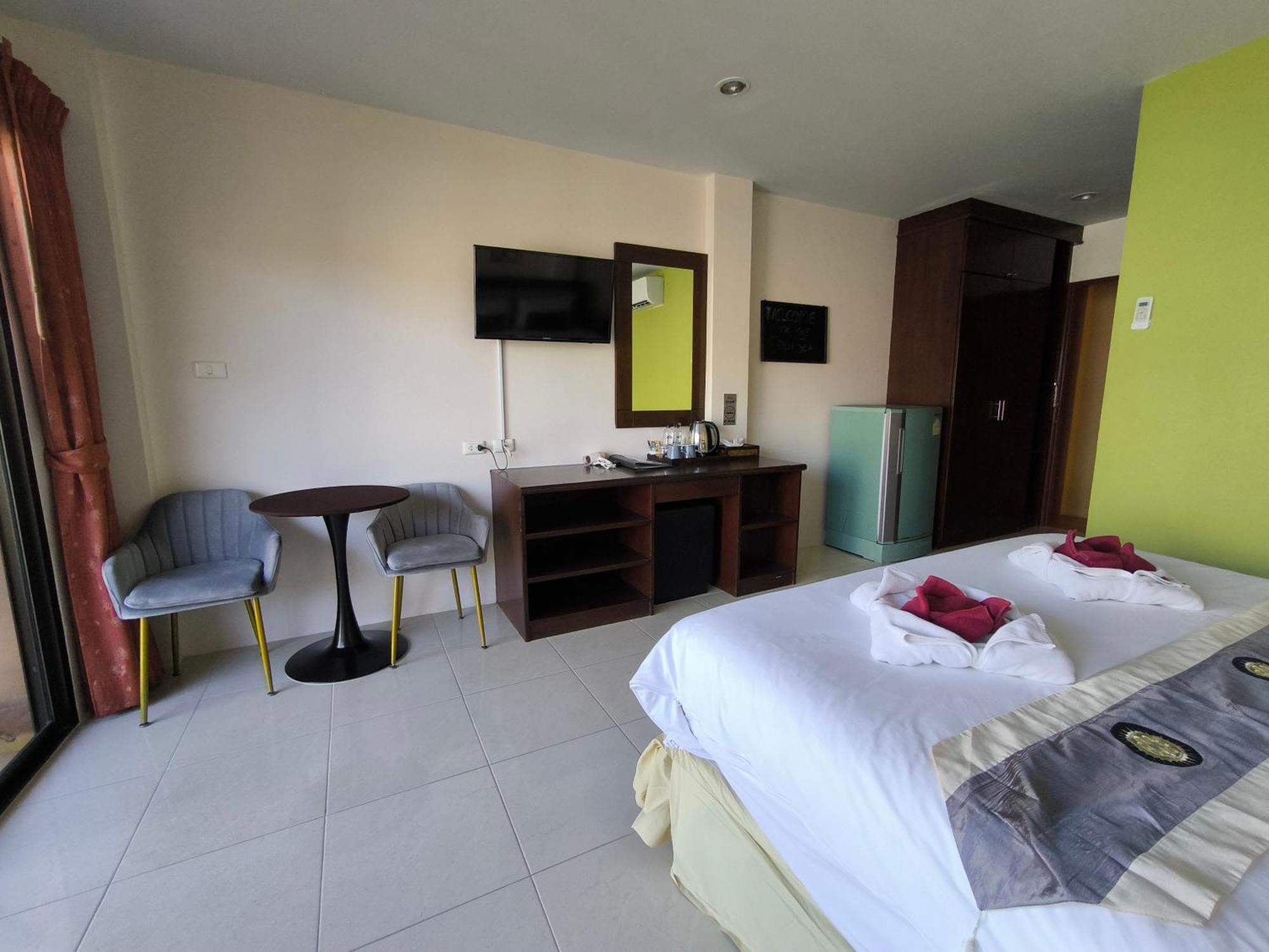 Seven Seas Hotel Patong Buitenkant foto