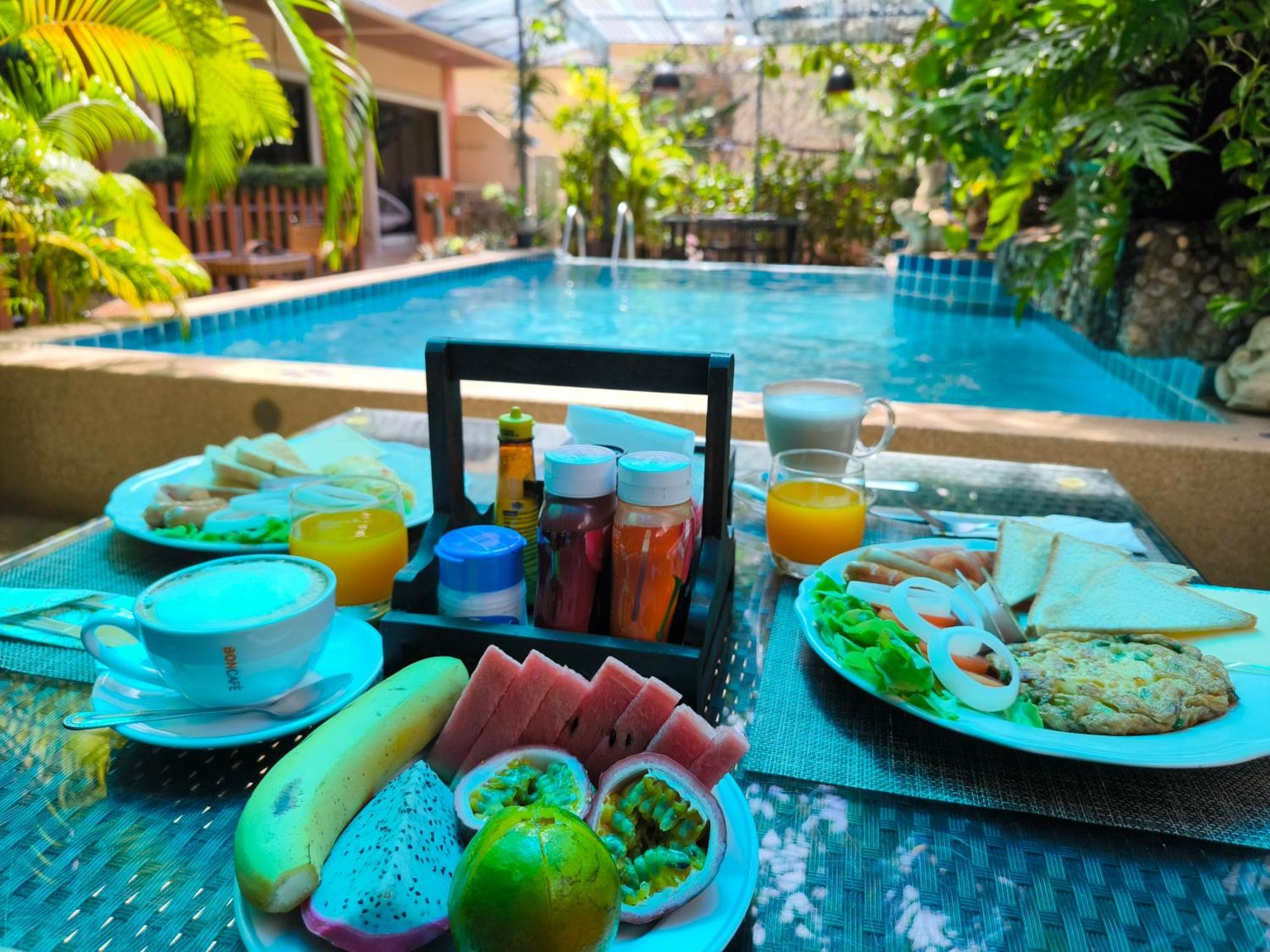 Seven Seas Hotel Patong Buitenkant foto