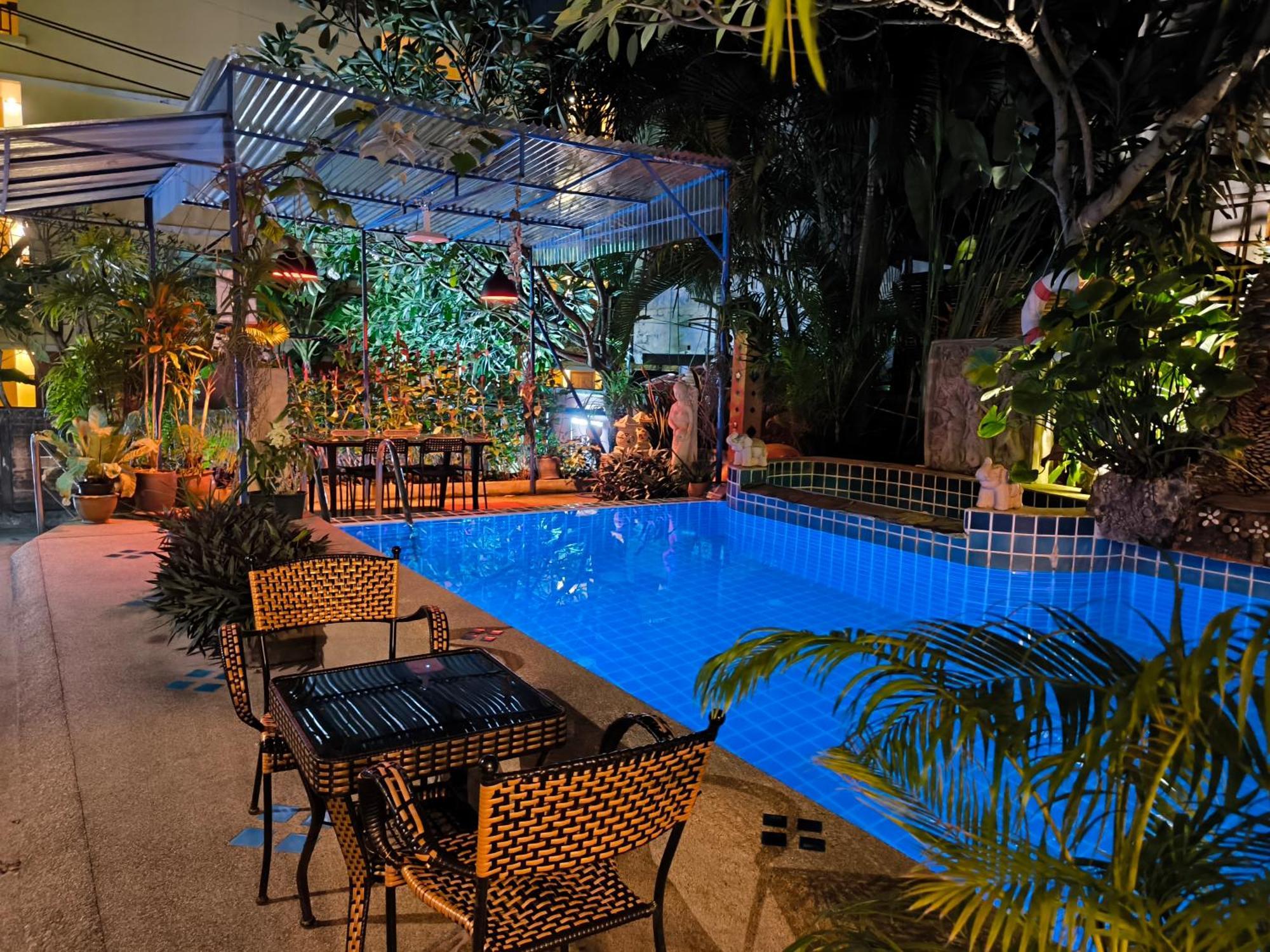 Seven Seas Hotel Patong Buitenkant foto