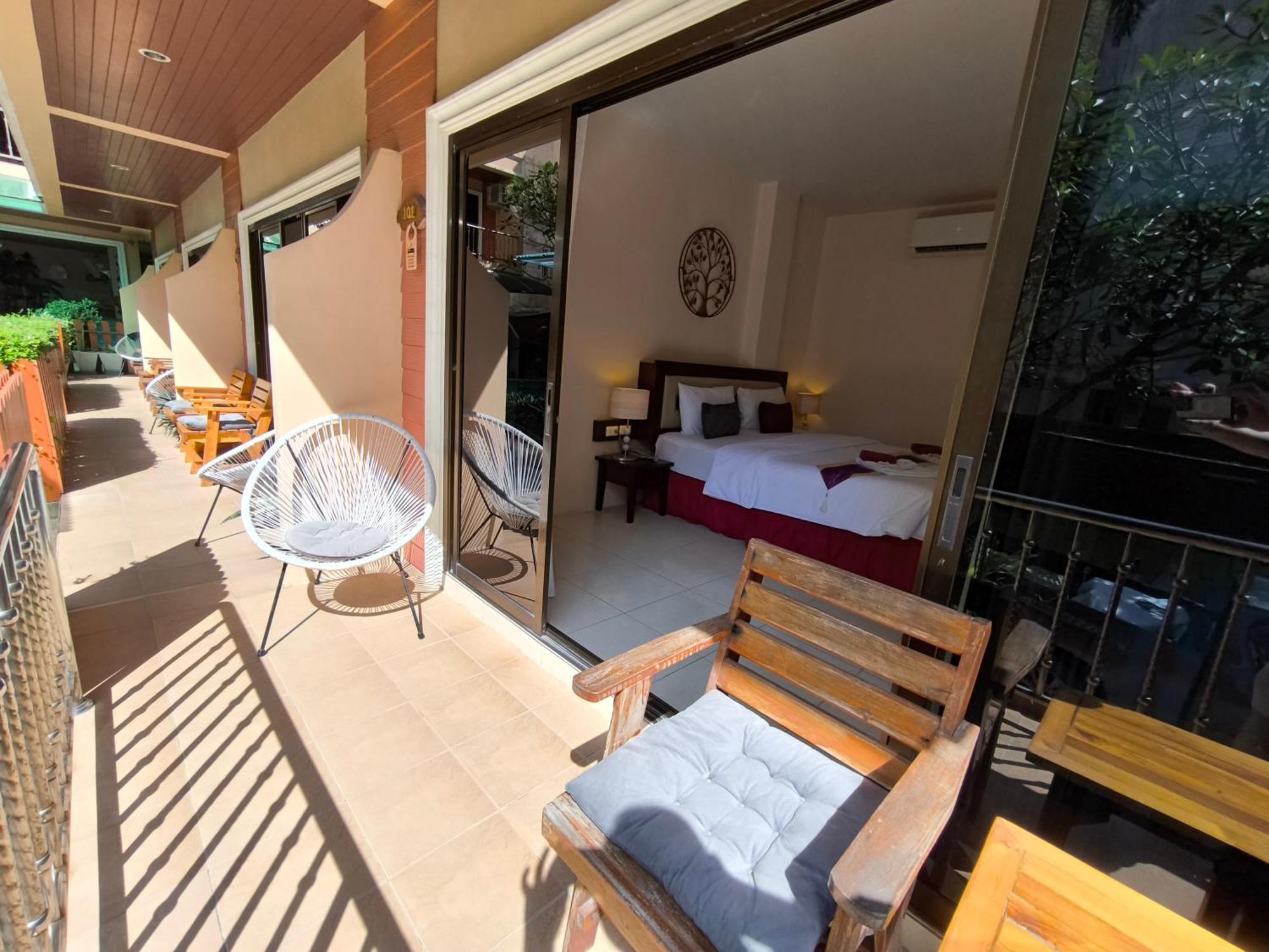Seven Seas Hotel Patong Buitenkant foto