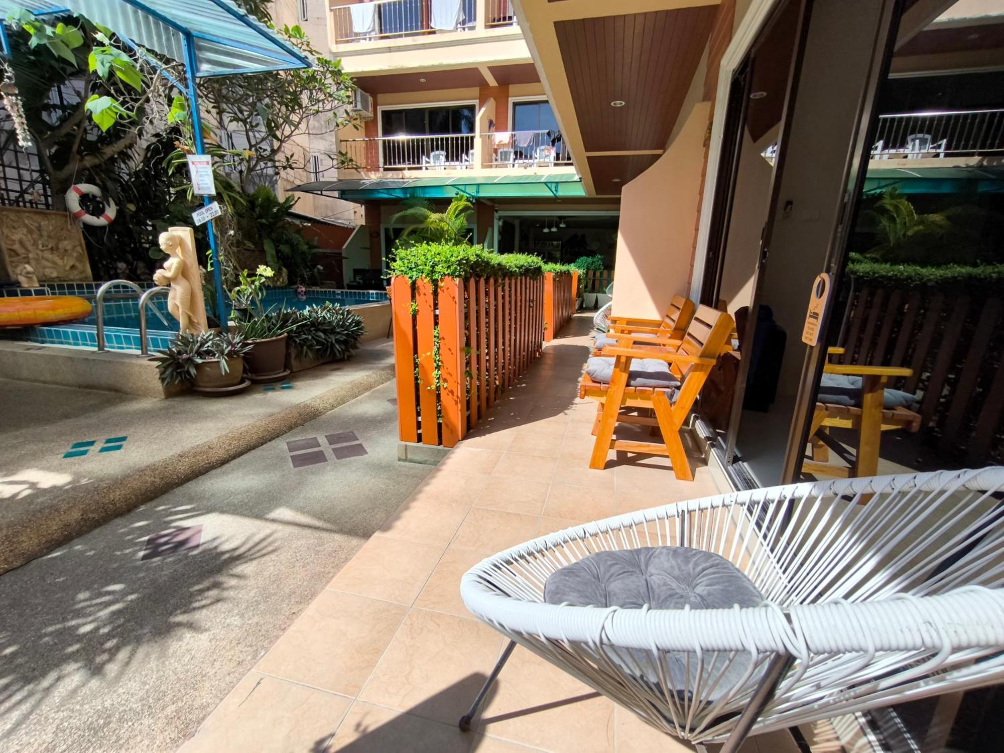 Seven Seas Hotel Patong Buitenkant foto