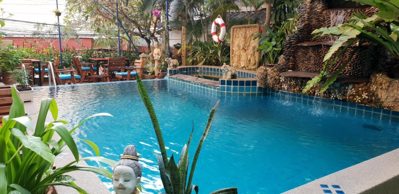 Seven Seas Hotel Patong Buitenkant foto